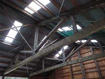 Roof trusses in the machinery store