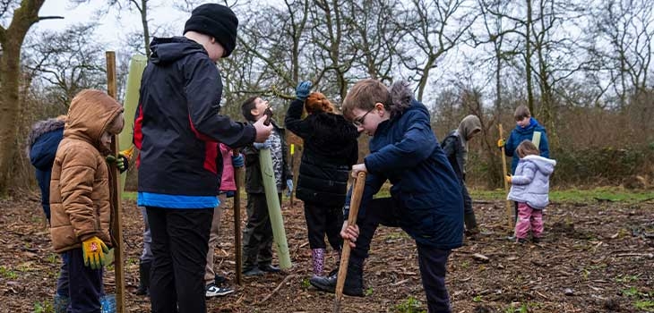 Children planting trees in Silk Wood